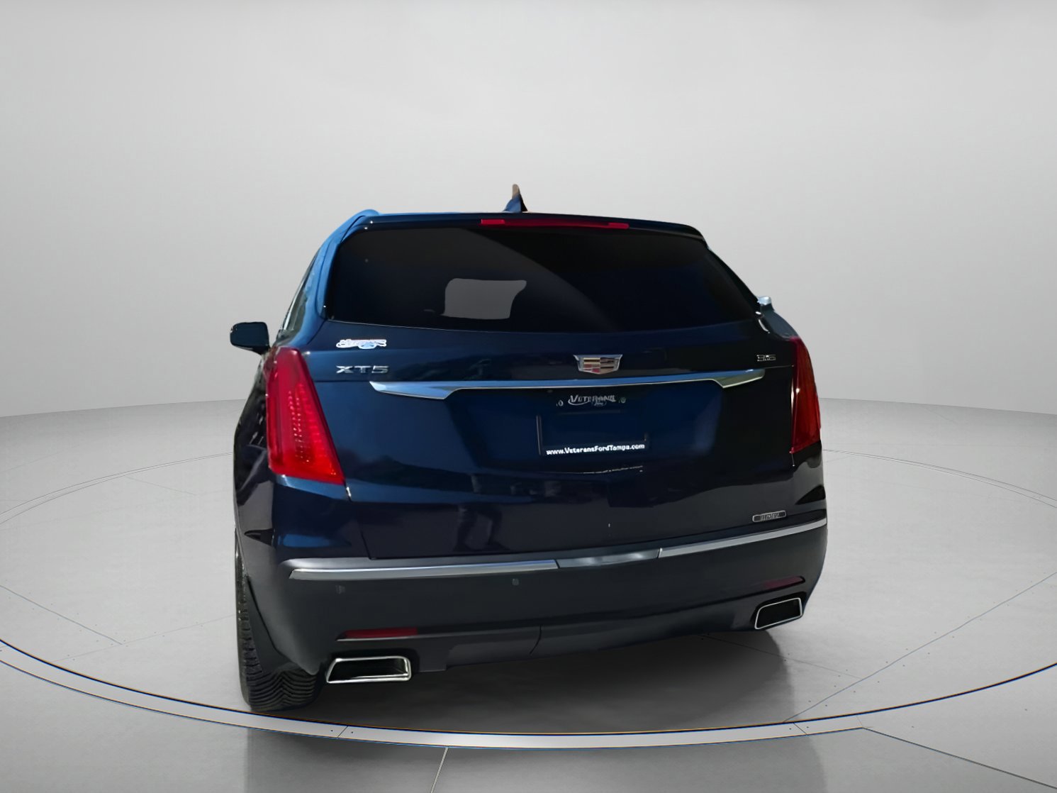 Used 2017 Cadillac XT5 Luxury w/ Driver Awareness Package image 16