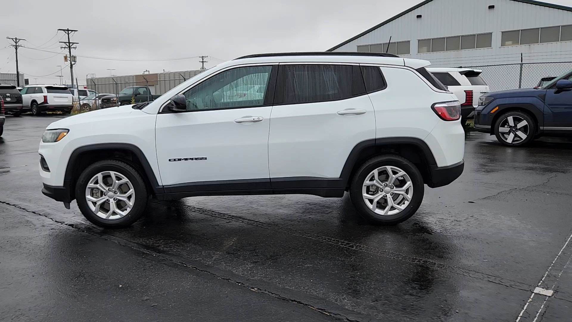 Used 2024 Jeep Compass Latitude AWD/4WD image 3