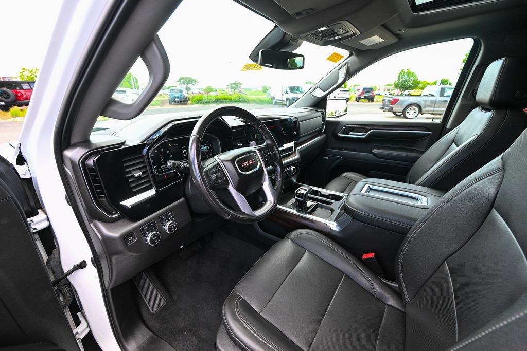 Used 2022 GMC Sierra 1500 SLT w/ SLT Convenience Package AWD/4WD image 18