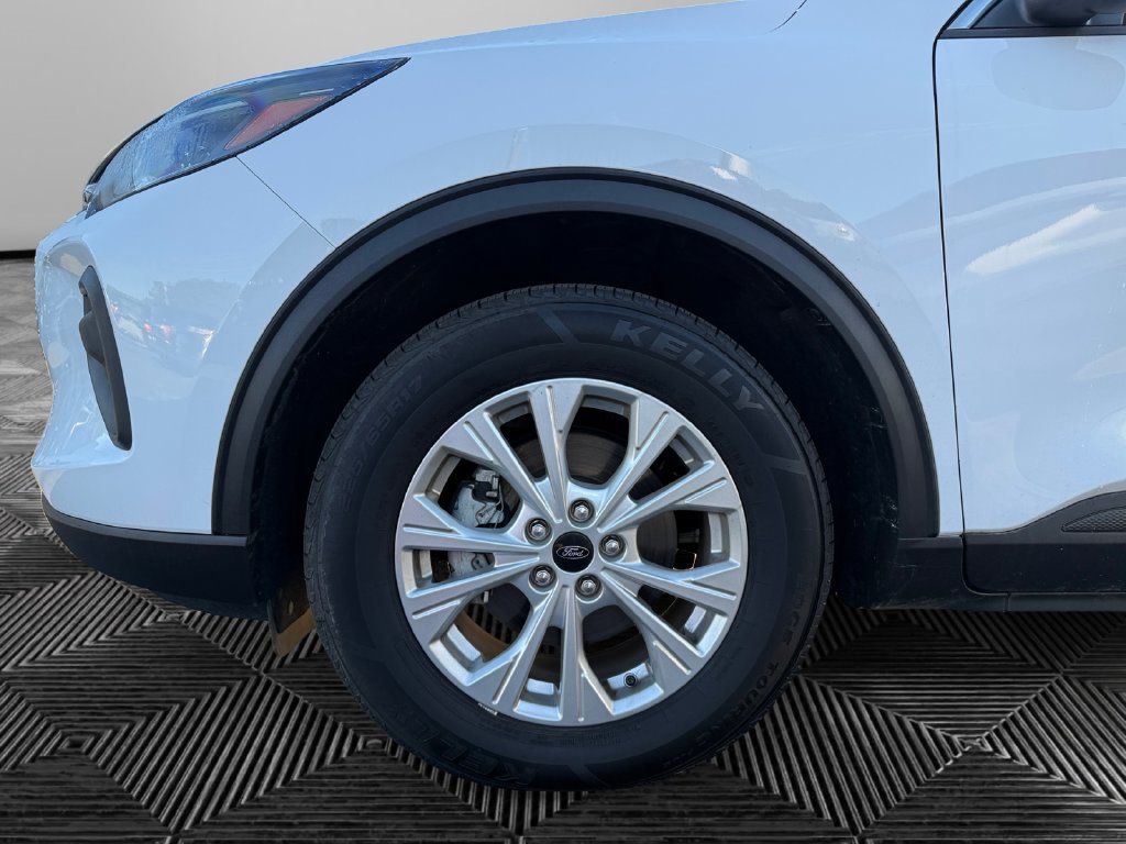 Certified 2023 Ford Escape Active AWD/4WD image 14