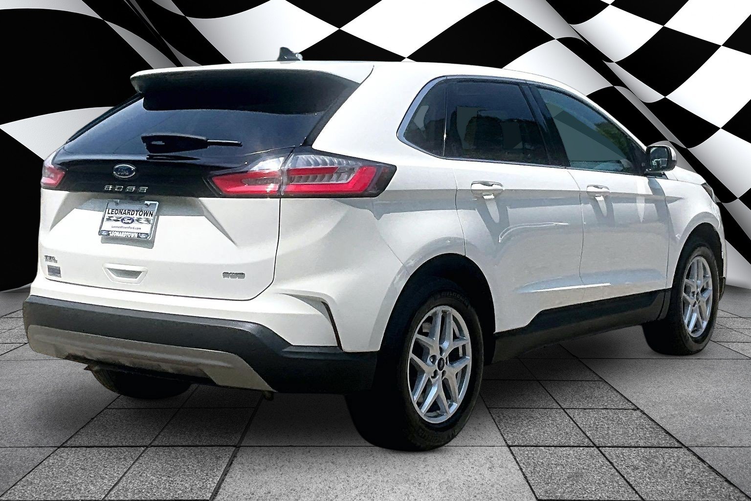 Certified 2022 Ford Edge SEL w/ Convenience Package AWD/4WD image 2