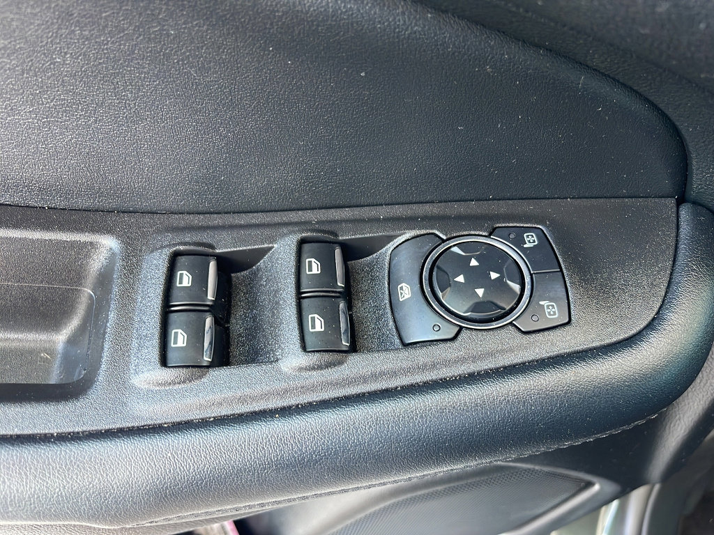 Certified 2024 Ford Edge SE w/ Black Appearance Package image 10