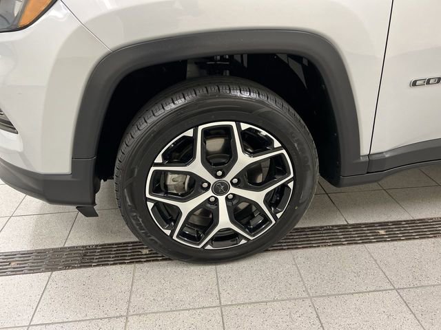 Used 2025 Jeep Compass Limited AWD/4WD image 10