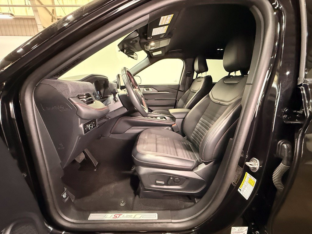 Certified 2025 Ford Explorer ST-Line AWD/4WD image 17