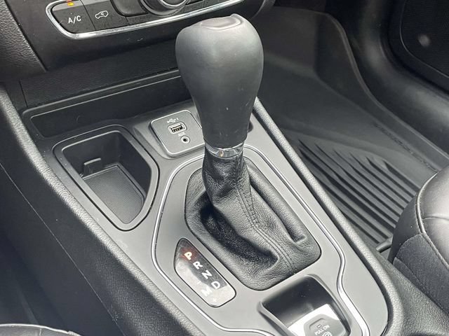 Used 2021 Jeep Cherokee Latitude Plus w/ Sun & Sound Group FWD image 30