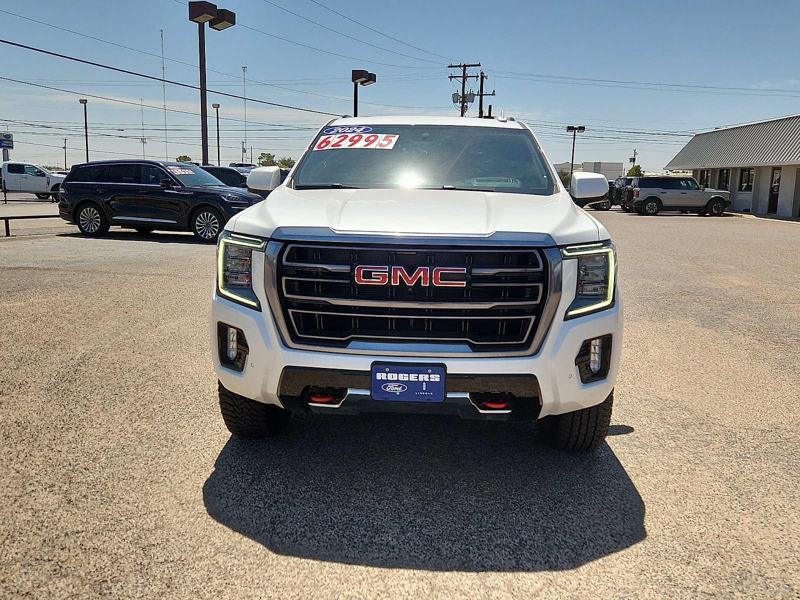 Used 2024 GMC Yukon AT4 w/ Technology Package AWD/4WD image 2