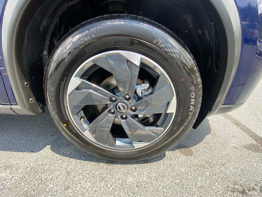 Used 2024 Nissan Rogue SV AWD/4WD image 29