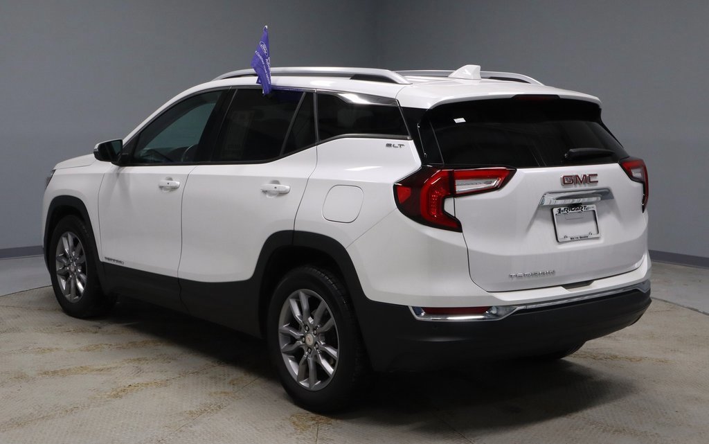 Used 2022 GMC Terrain SLT w/ Infotainment Package II image 3