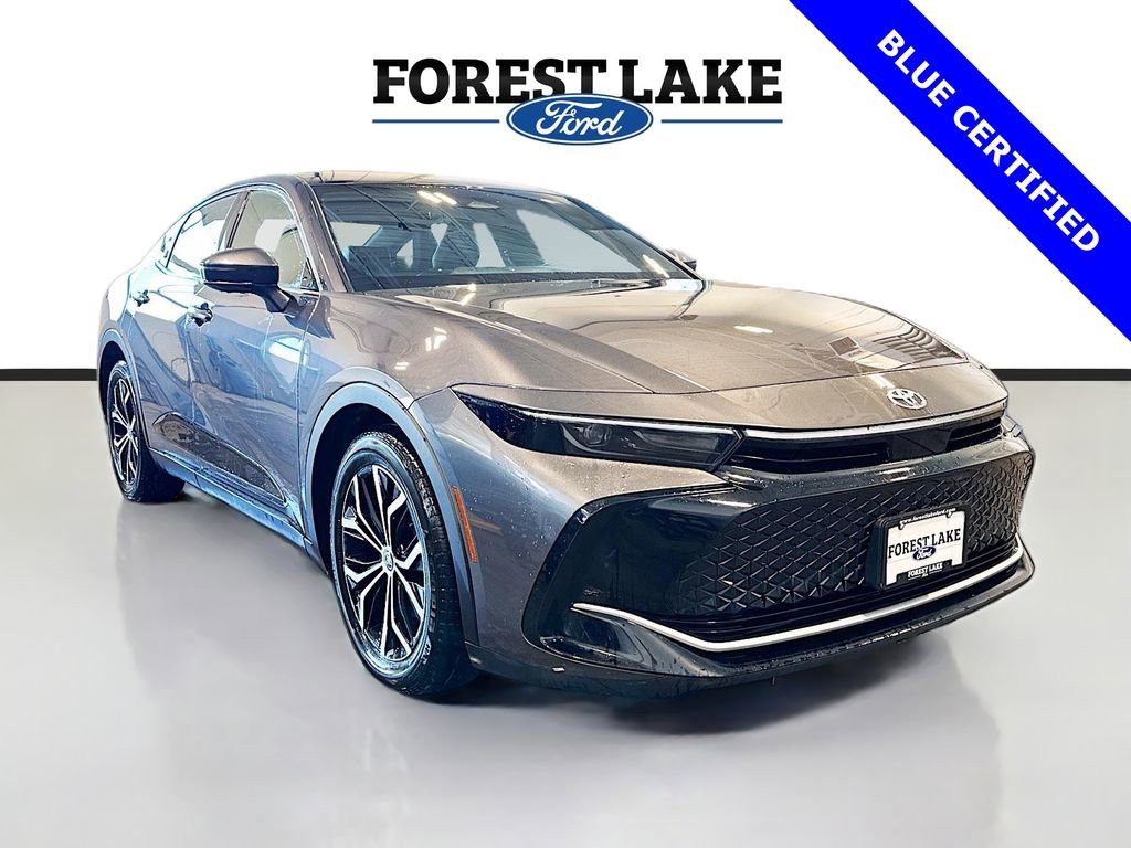 Used 2023 Toyota Crown XLE image 1