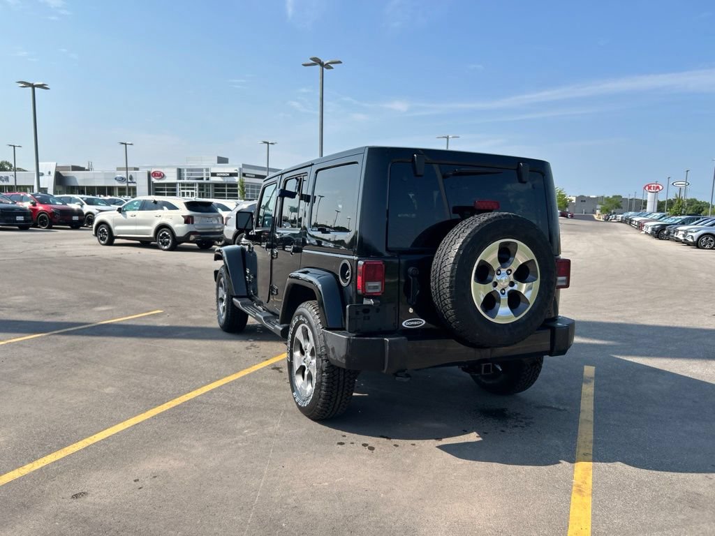 Used 2017 Jeep Wrangler Unlimited Sahara w/ Connectivity Group AWD/4WD image 9