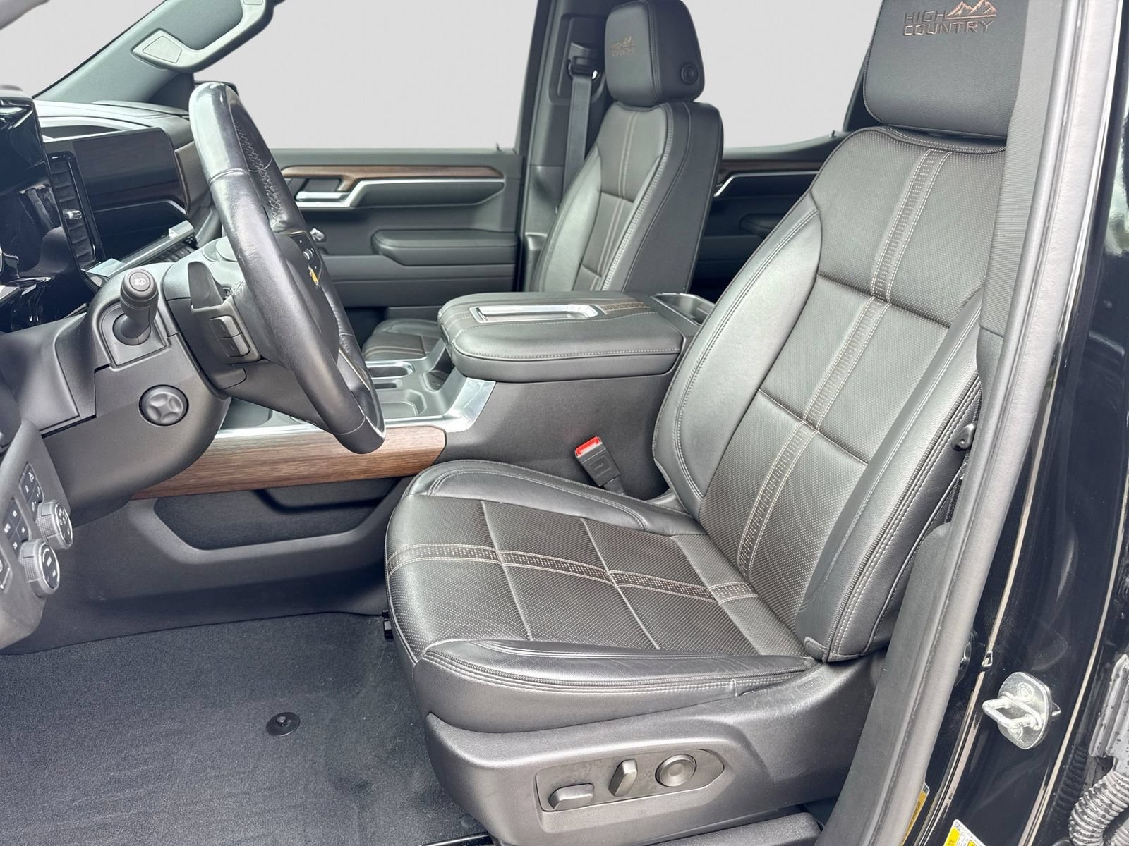 Used 2022 Chevrolet Silverado 1500 High Country w/ Technology Package AWD/4WD image 19