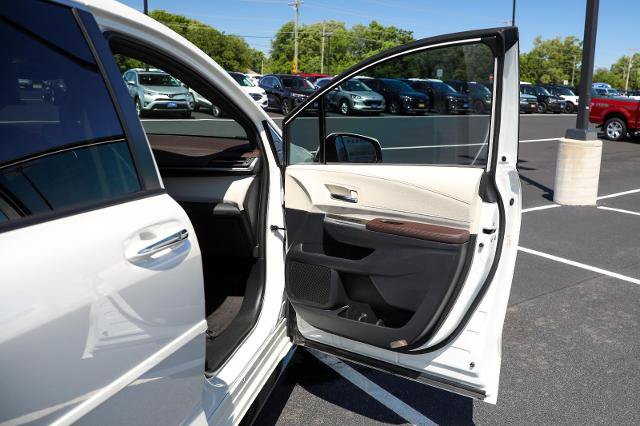 Used 2021 Toyota Sienna Platinum FWD image 25