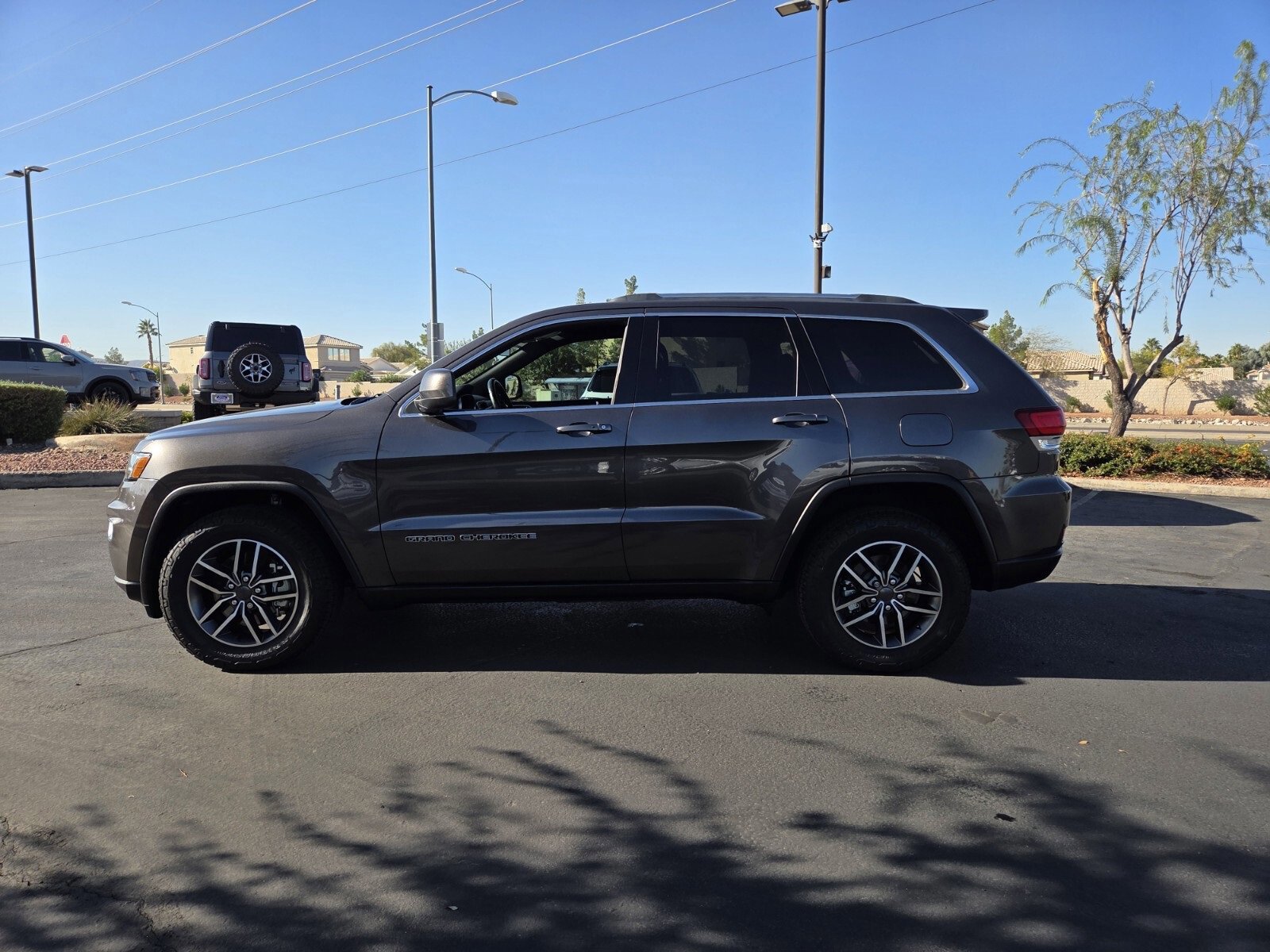 Used 2021 Jeep Grand Cherokee Laredo video 2