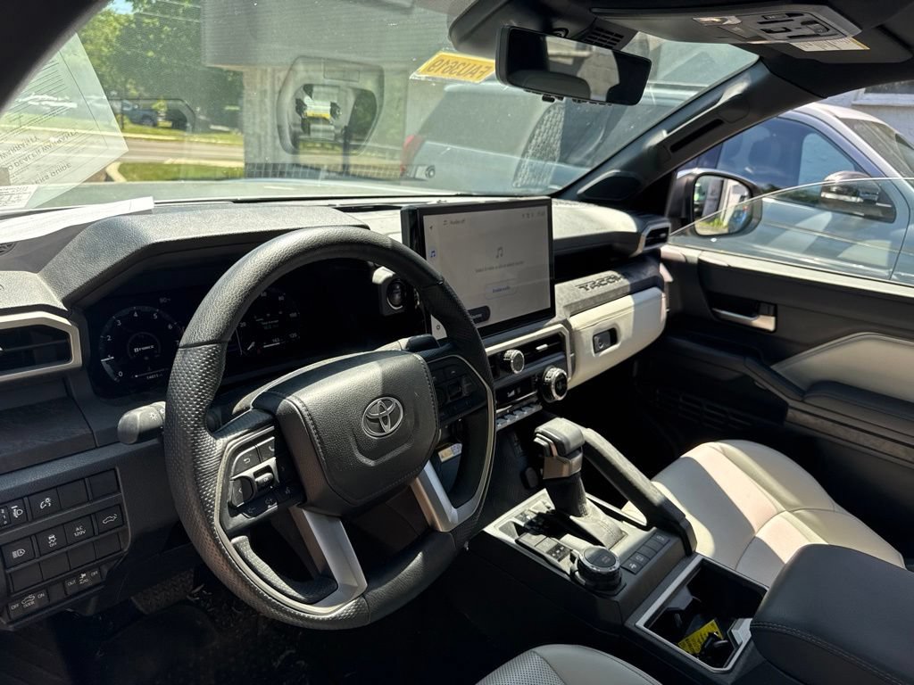Used 2024 Toyota Tacoma Limited w/ Limited Package (LT) AWD/4WD image 11