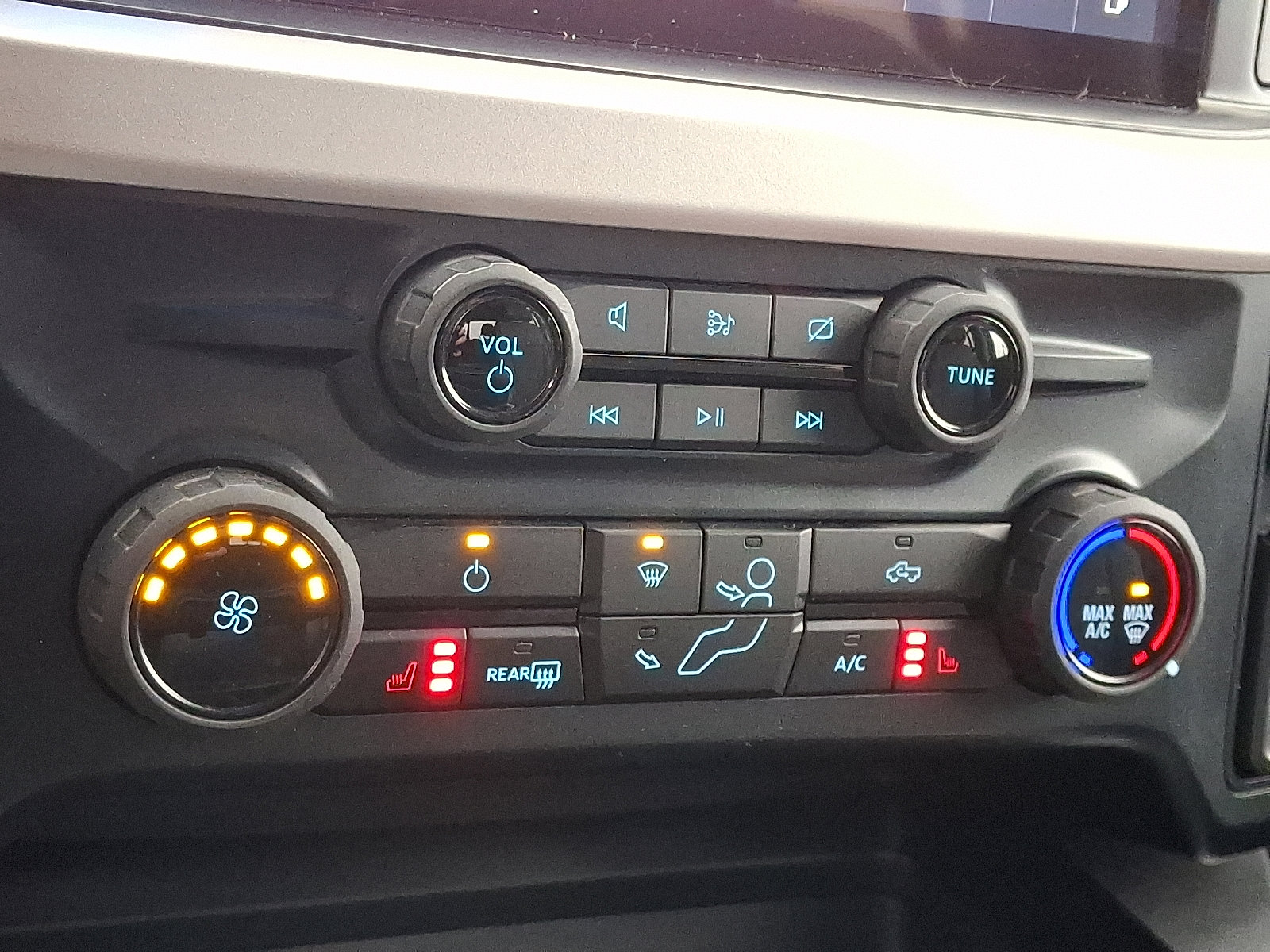 Certified 2023 Ford F250 XLT w/ Black Appearance Package image 19