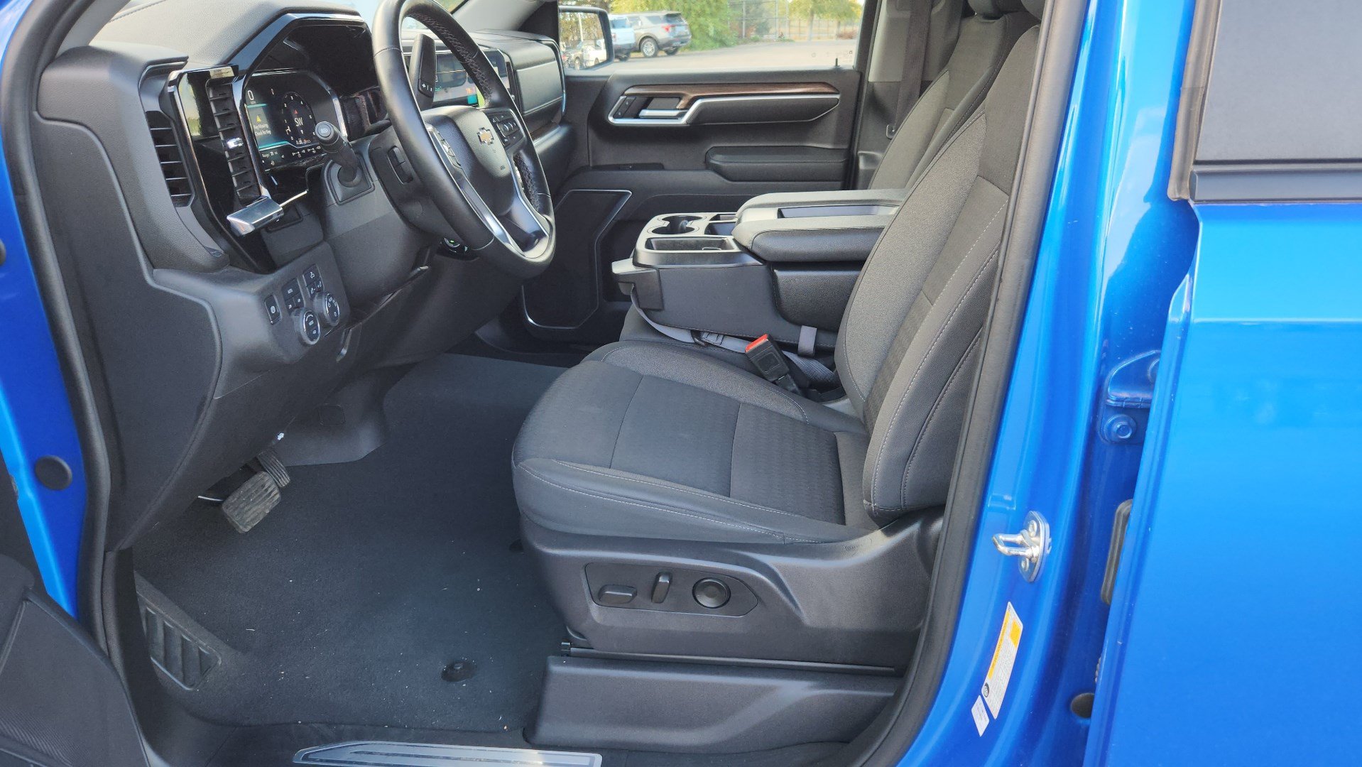 Used 2025 Chevrolet Silverado 1500 LT AWD/4WD image 18