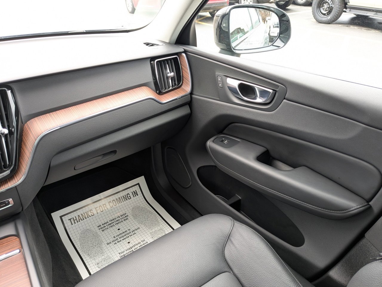 Used 2024 Volvo XC60 B5 Plus image 21