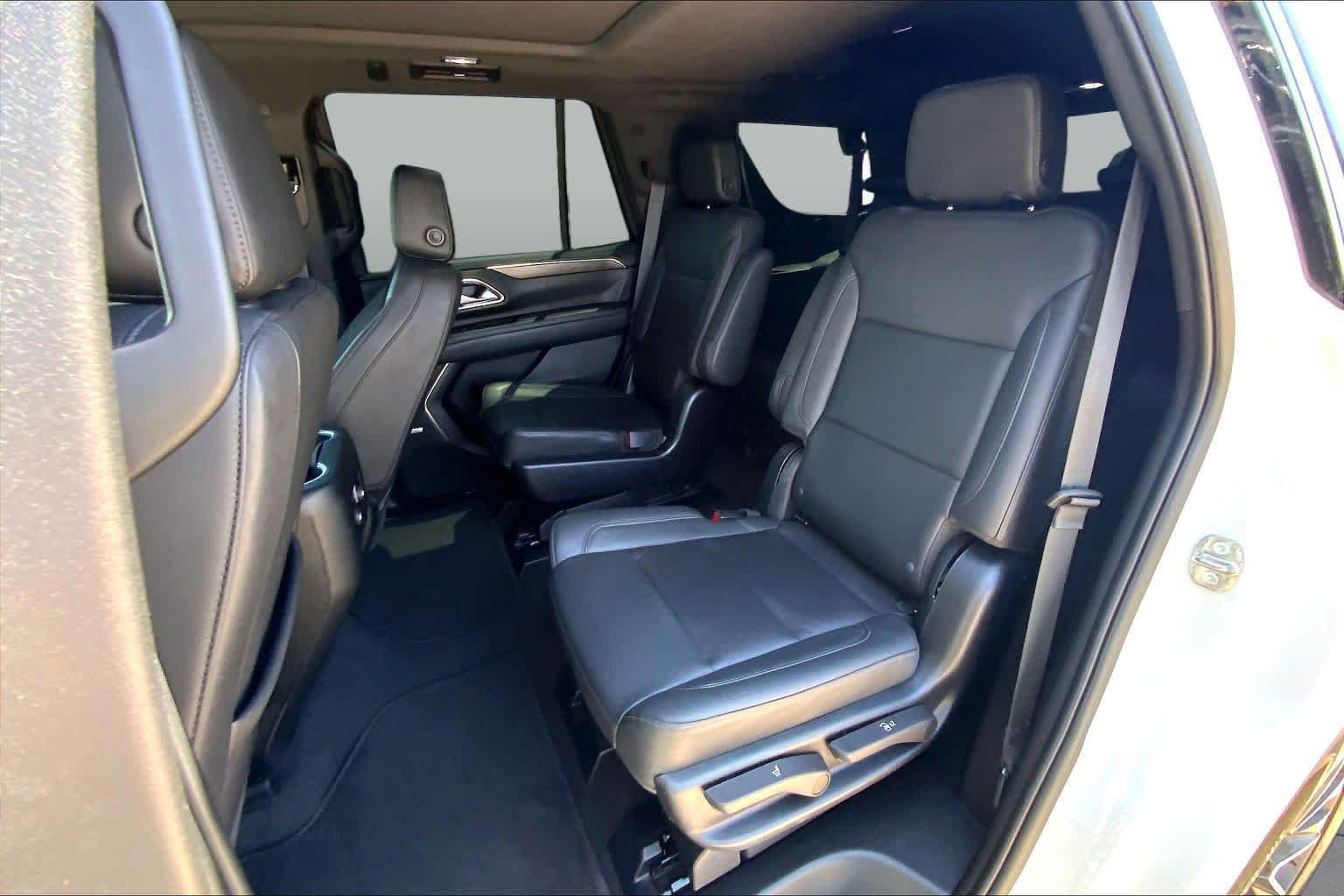 Used 2022 Chevrolet Tahoe Z71 w/ Luxury Package AWD/4WD image 21