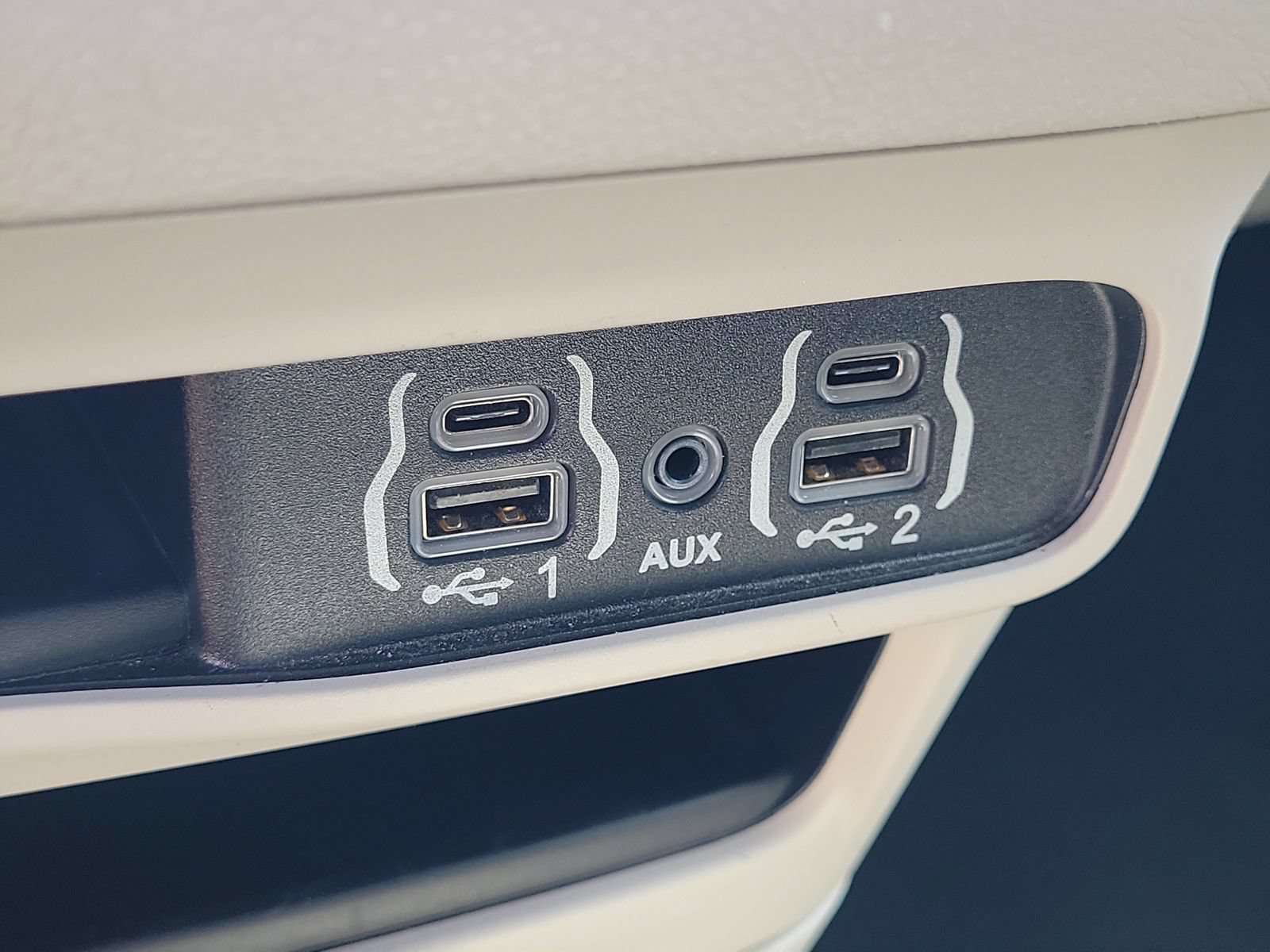 Used 2024 Chrysler Pacifica Touring-L FWD image 26