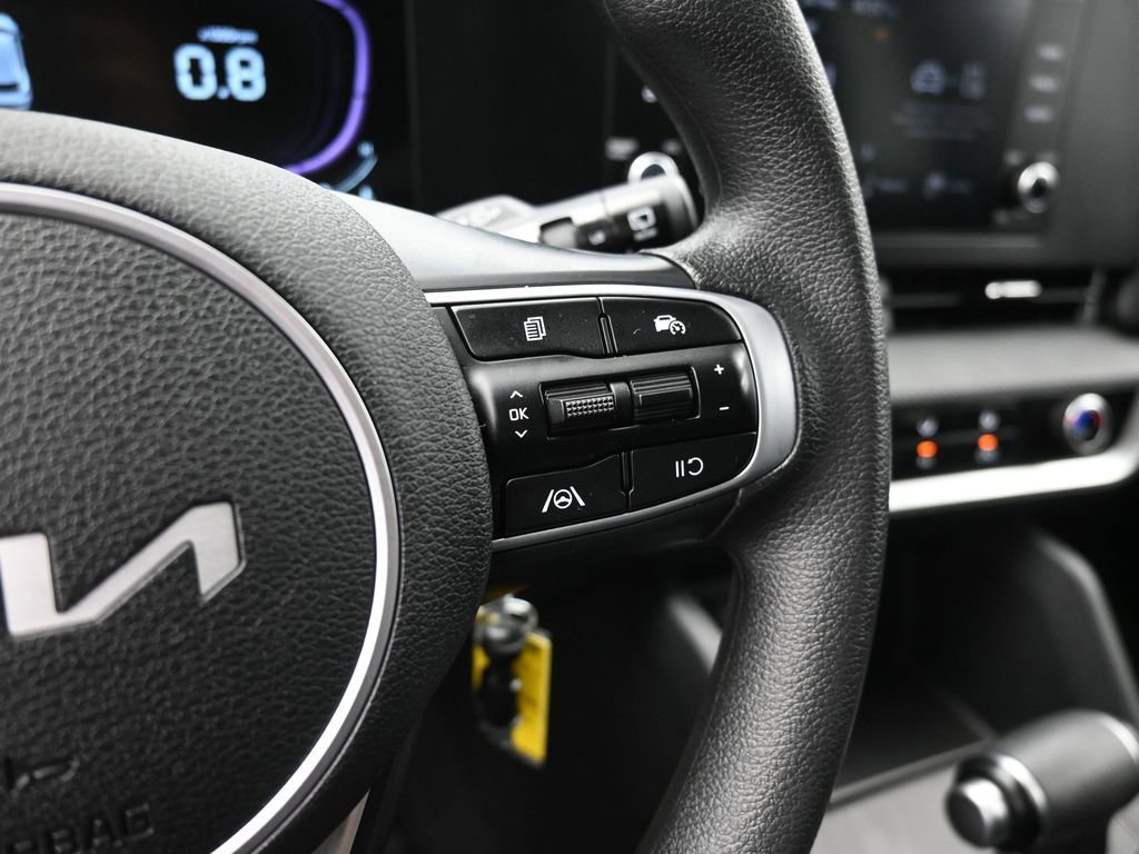 Used 2025 Kia Sportage LX image 7