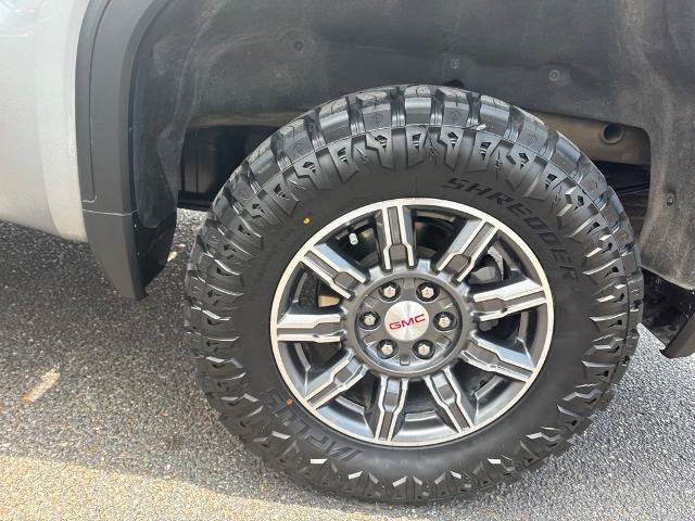 Used 2024 GMC Sierra 1500 AT4 w/ Technology Package AWD/4WD image 11
