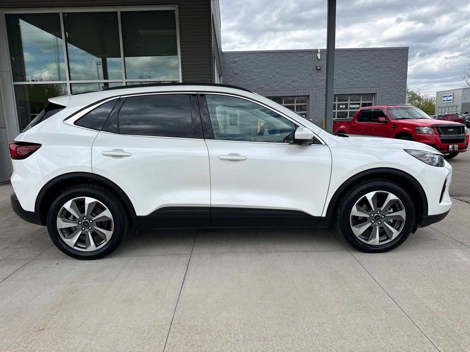 Certified 2023 Ford Escape Platinum AWD/4WD image 9