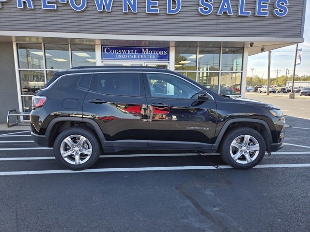 Used 2024 Jeep Compass Latitude image 6