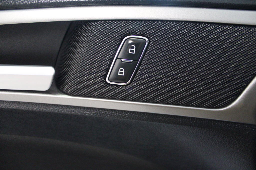Certified 2020 Ford Fusion SE FWD image 14