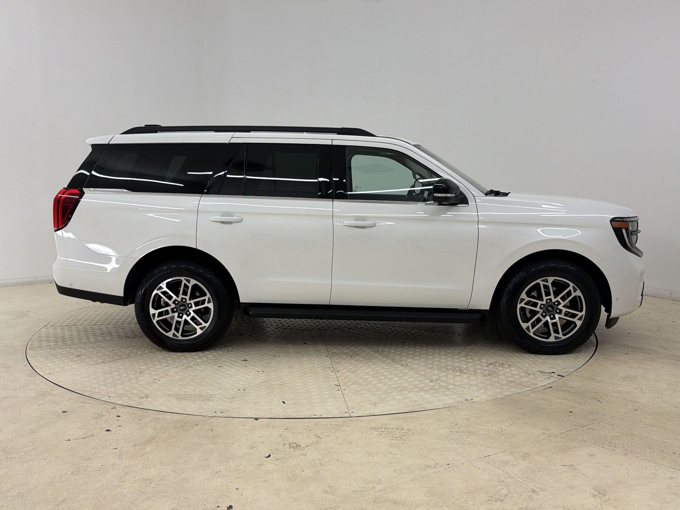 Certified 2025 Ford Expedition Active AWD/4WD image 8