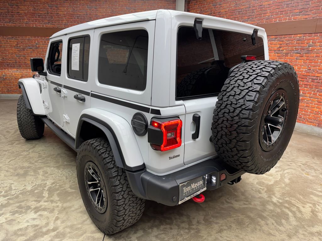 Used 2024 Jeep Wrangler Unlimited Rubicon AWD/4WD image 2