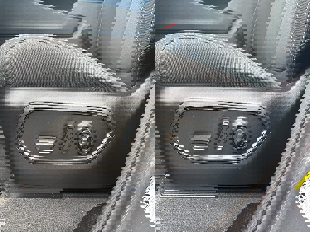 Used 2024 Jeep Grand Cherokee L Laredo image 14