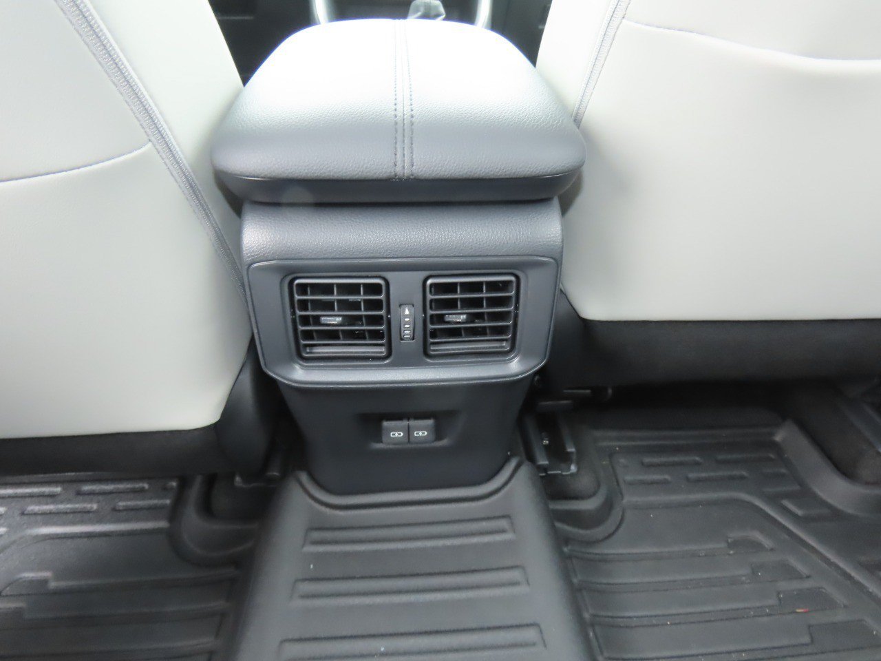 Used 2025 Toyota RAV4 Limited AWD/4WD image 22