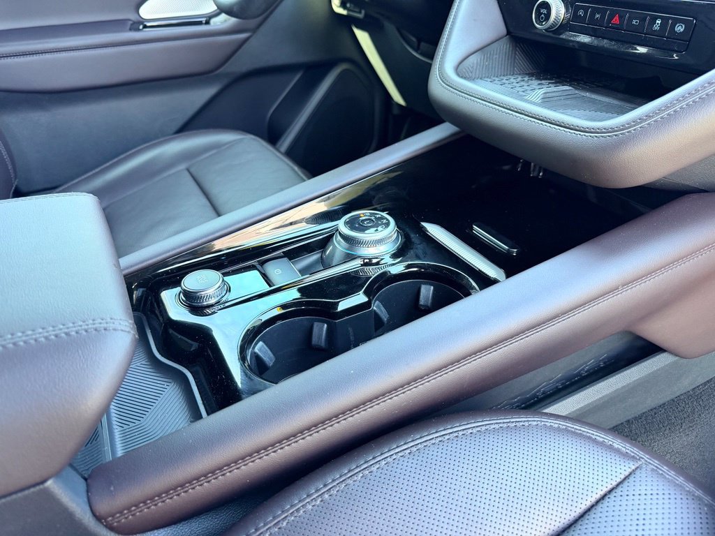 Certified 2025 Ford Explorer Platinum RWD image 11