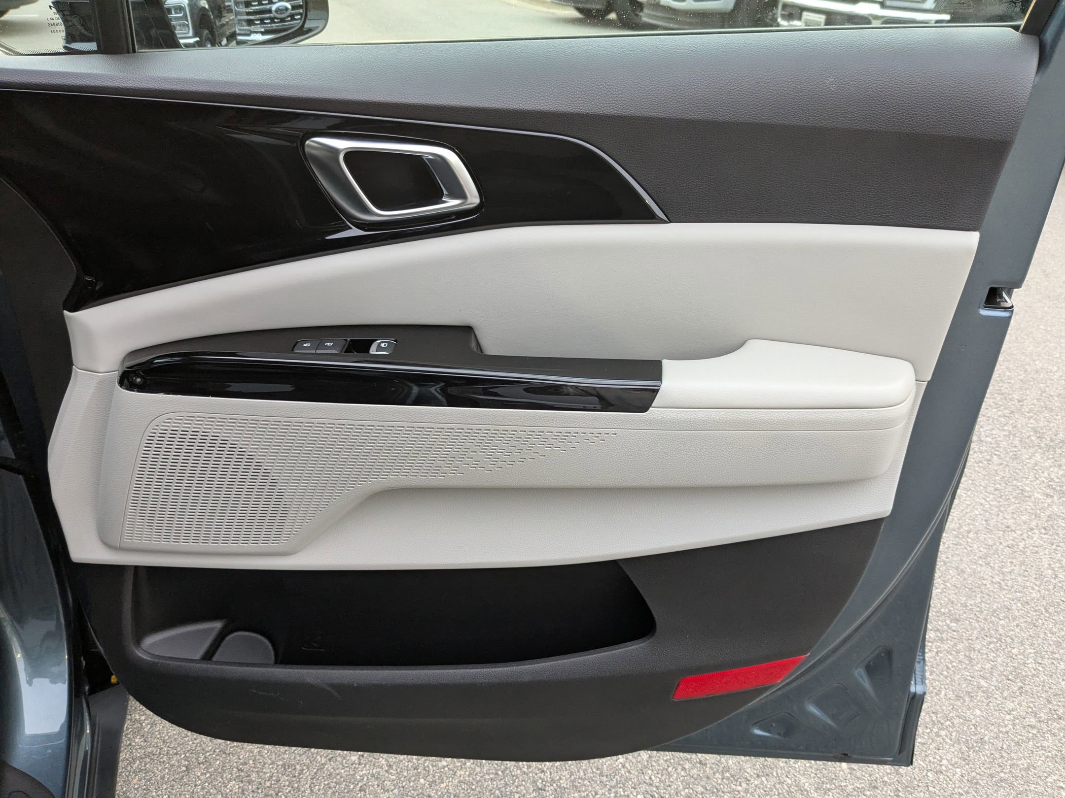 Used 2024 Kia Carnival EX image 44