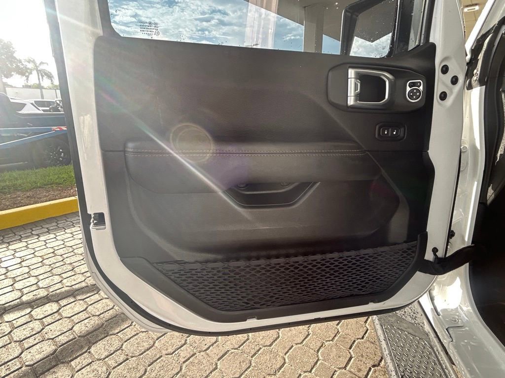 Used 2023 Jeep Gladiator Overland image 34