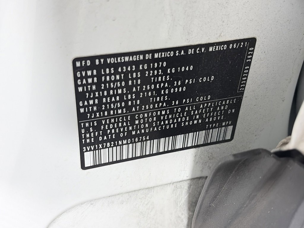 Used 2022 Volkswagen Taos SEL w/ Panoramic Sunroof Package image 9