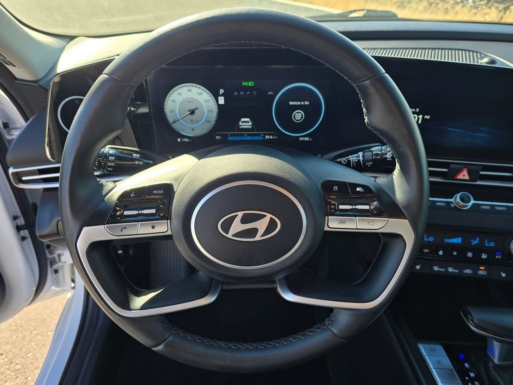Used 2025 Hyundai Elantra SEL FWD image 19