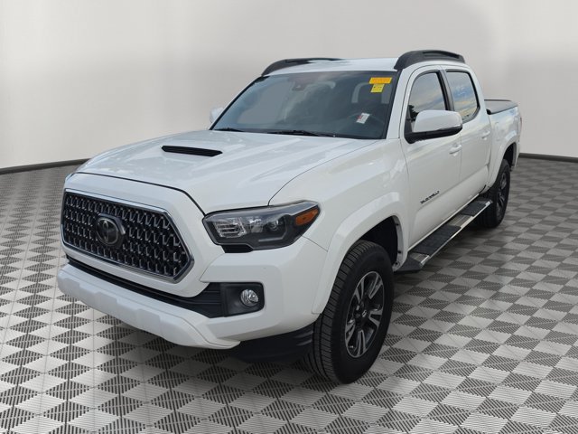 Used 2018 Toyota Tacoma TRD Sport RWD image 3