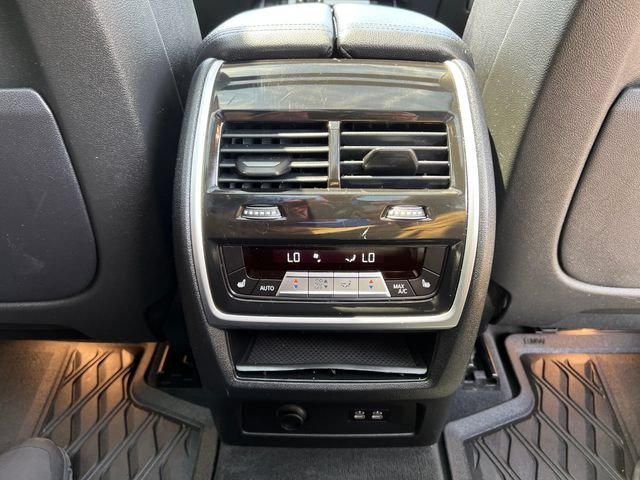 Used 2022 BMW X7 xDrive40i w/ Cold Weather Package AWD/4WD image 38