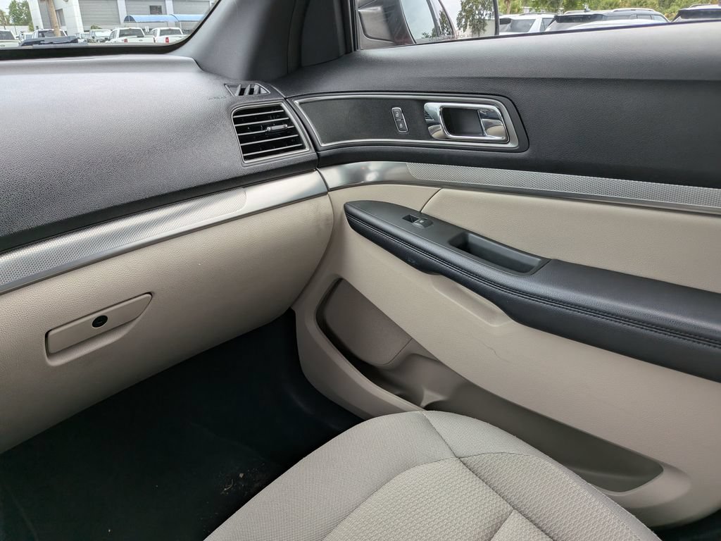 Certified 2019 Ford Explorer XLT w/ Equipment Group 201A FWD image 13