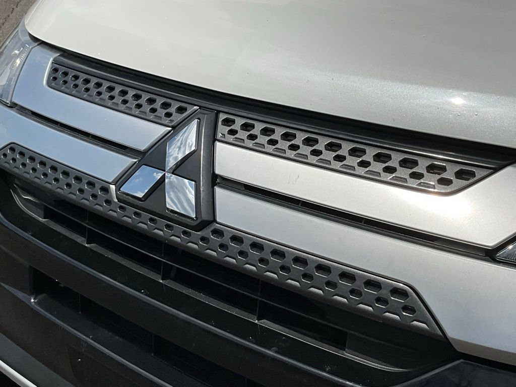 Used 2019 Mitsubishi Outlander ES image 21