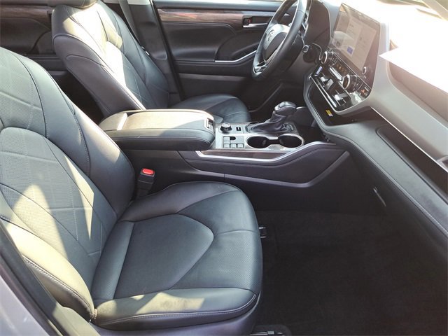 Used 2024 Toyota Highlander Platinum image 29