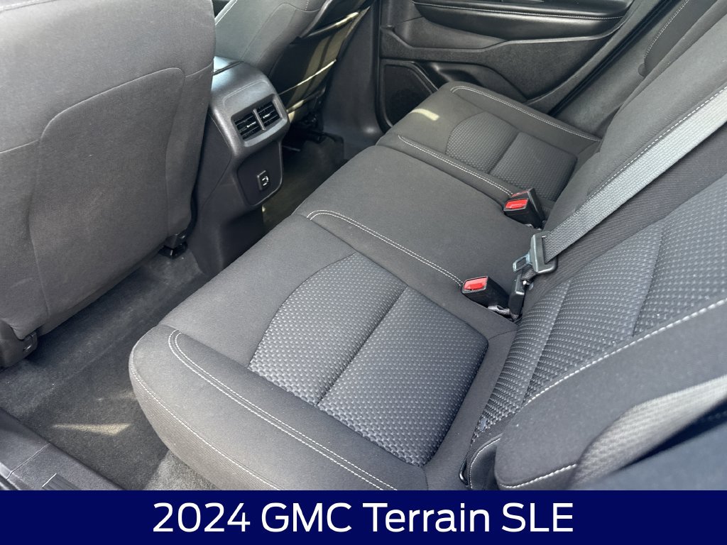 Used 2024 GMC Terrain SLE AWD/4WD image 17
