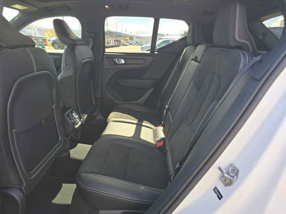 Used 2019 Volvo XC40 T5 R-Design image 16
