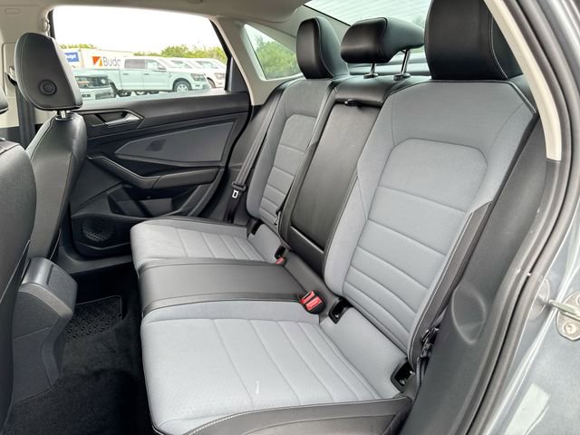 Used 2025 Volkswagen Jetta SE w/ Sunroof Package FWD image 22