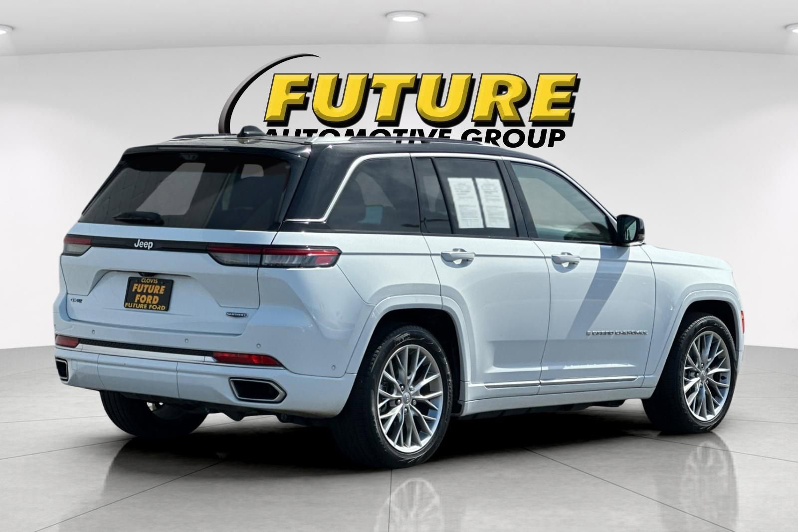 Used 2022 Jeep Grand Cherokee Summit w/ Advanced Protech Group IV AWD/4WD image 3
