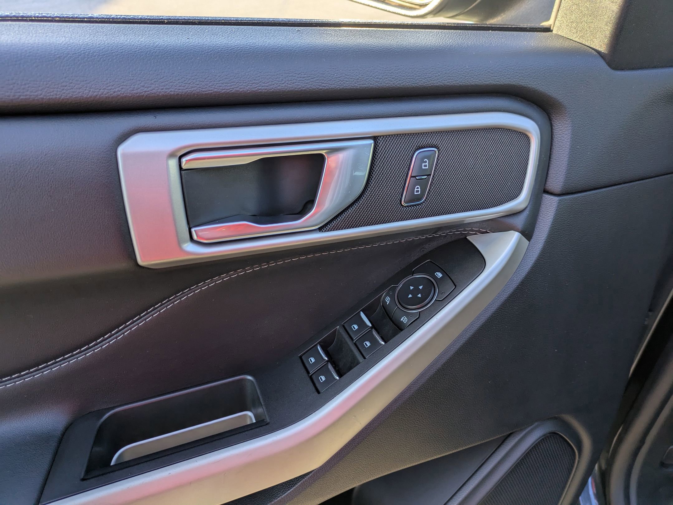 Certified 2022 Ford Explorer XLT w/ Equipment Group 202A image 15