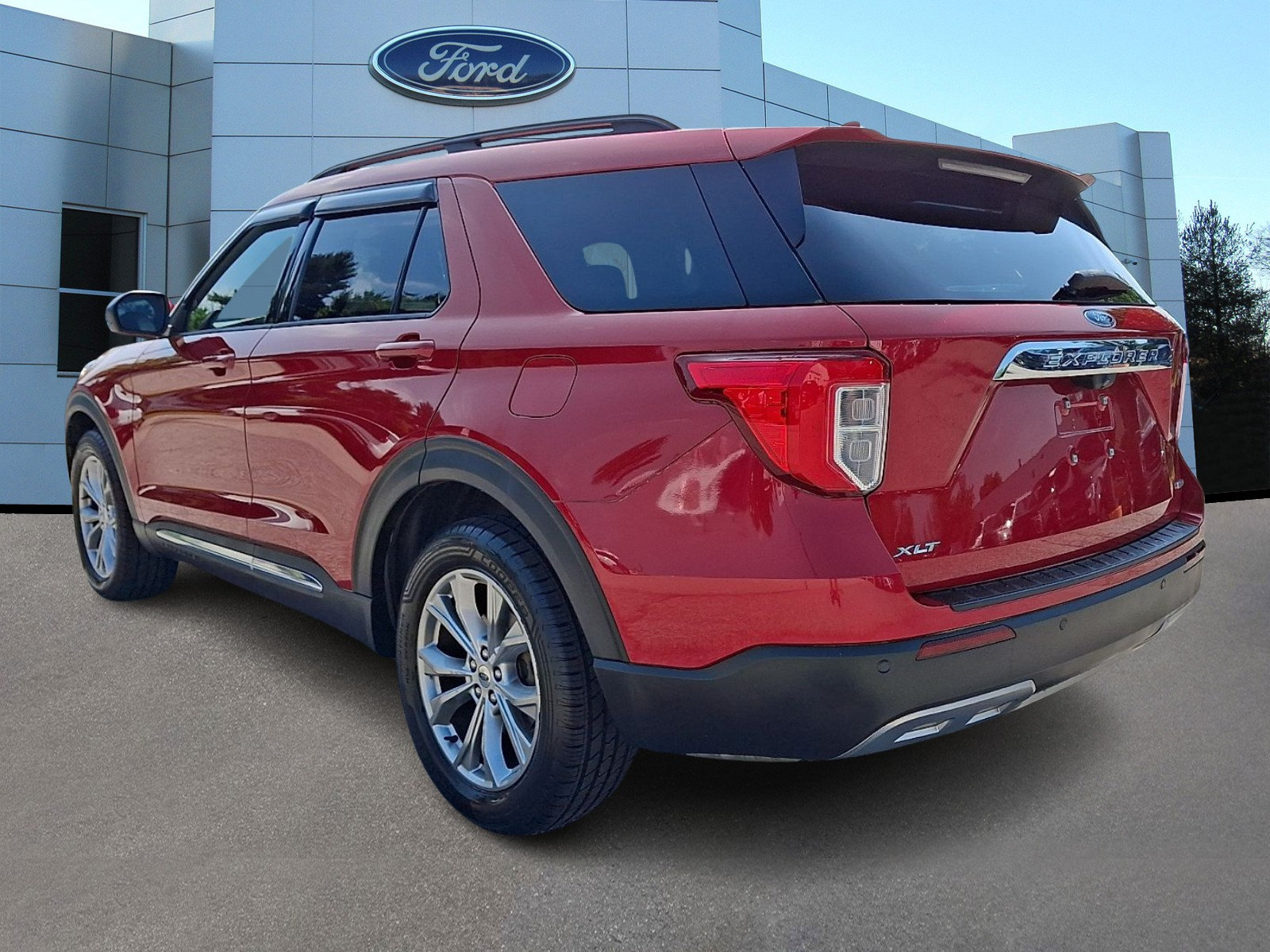 Certified 2020 Ford Explorer XLT w/ Equipment Group 202A AWD/4WD image 5