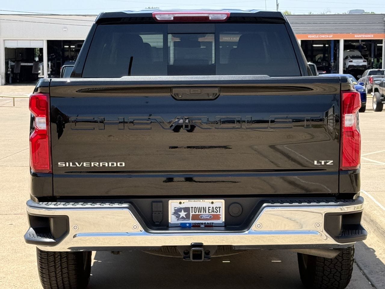 Used 2025 Chevrolet Silverado 1500 LTZ w/ LTZ Convenience Package II RWD image 6