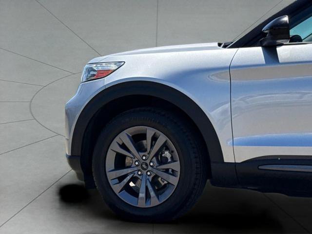 Certified 2022 Ford Explorer XLT w/ Equipment Group 202A RWD image 24